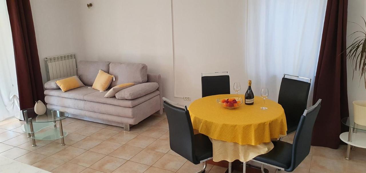 Nevija Apartment Peroj Luaran gambar